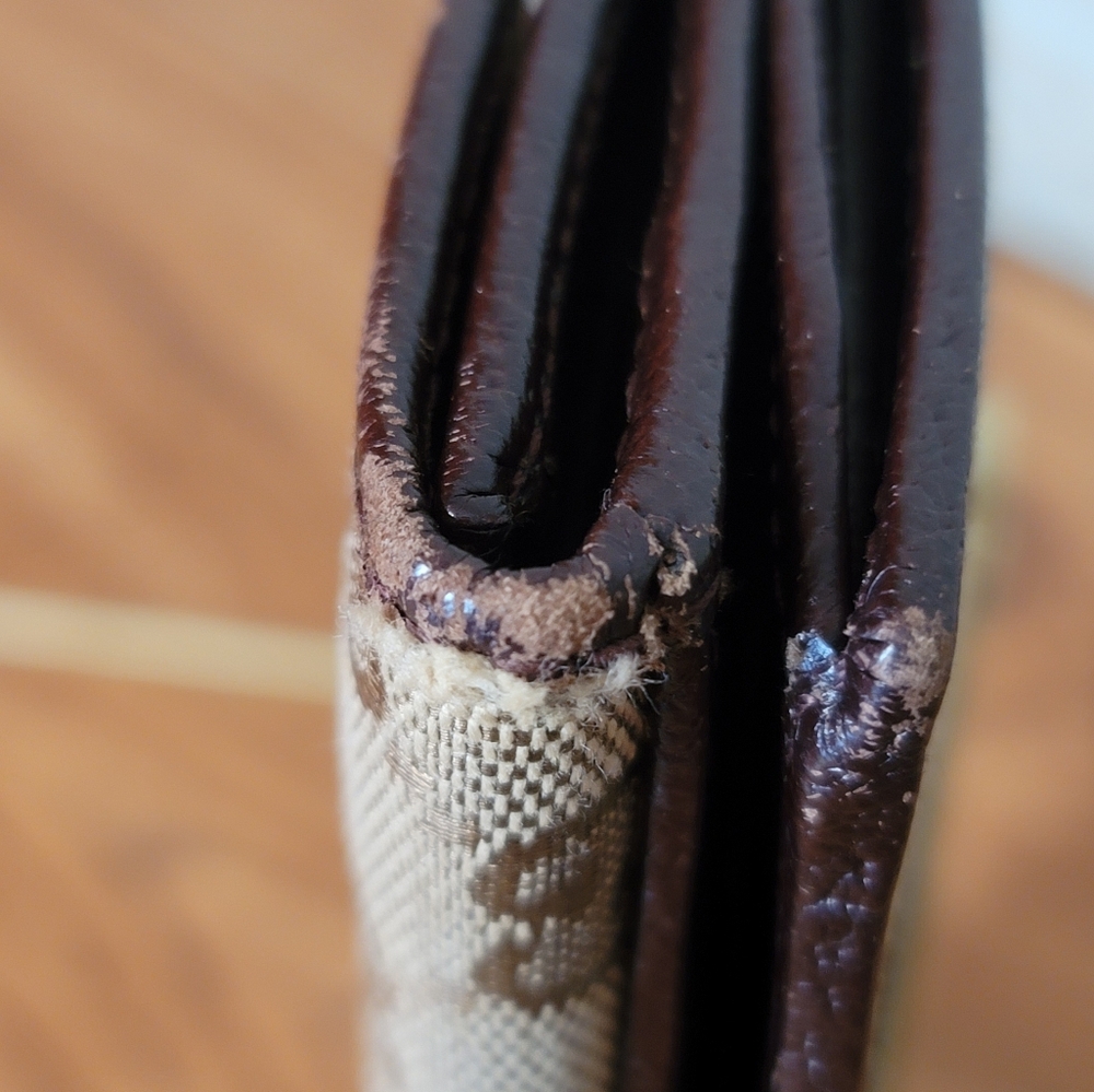 Gucci Brown Trifold Wallet - Picture 15 of 15